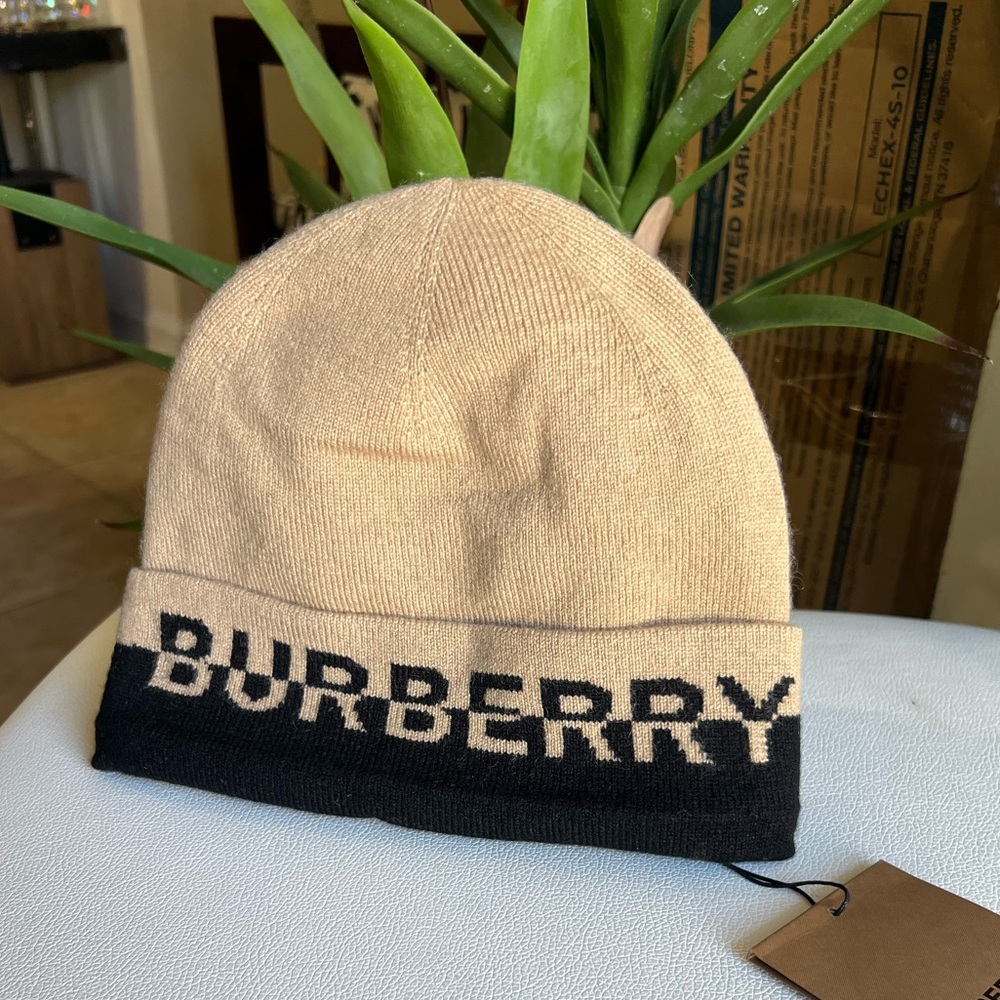 BURBERRY Embroidered-Logo Knitted Beanie OS PRICE IS FIRM!!!